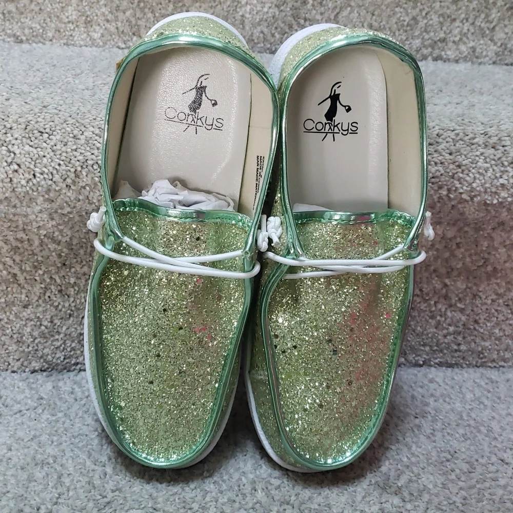Light green glitter kayaks NIB Size 9 only Corkys